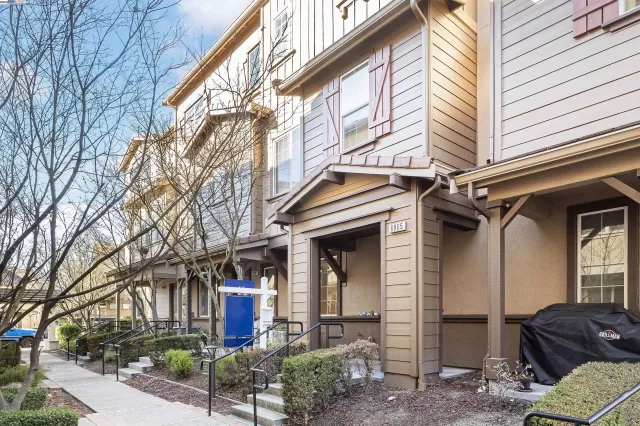 MLS: 41082678 Condo For Sale