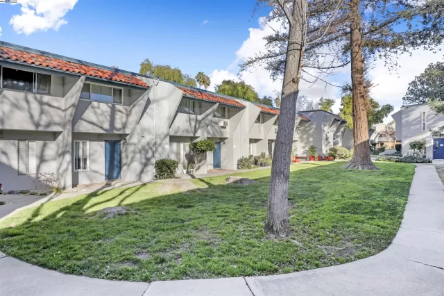 MLS: 41083099 Condo For Sale