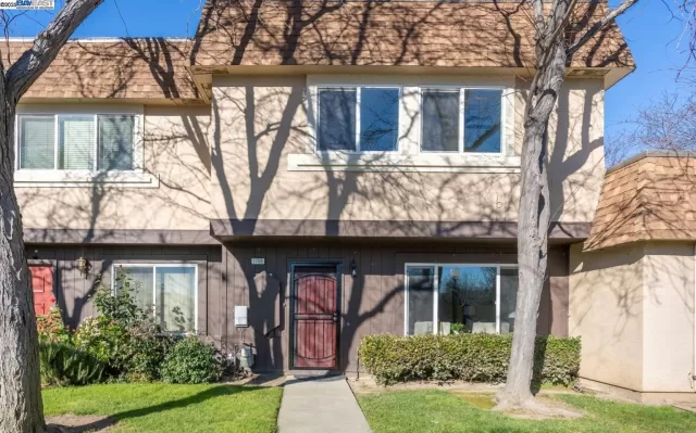 MLS: 41083141 Condo For Sale