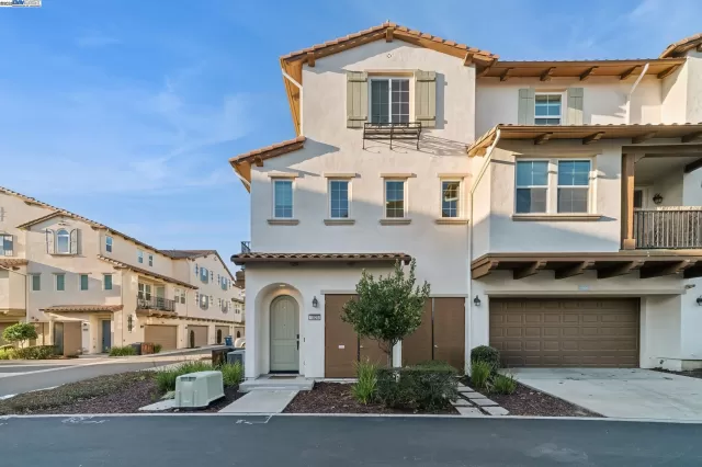 MLS: 41083216 Condo For Sale