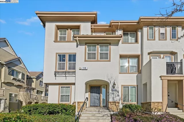 MLS: 41083353 Condo For Sale