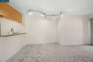 Photo #5: 41083355 Listing