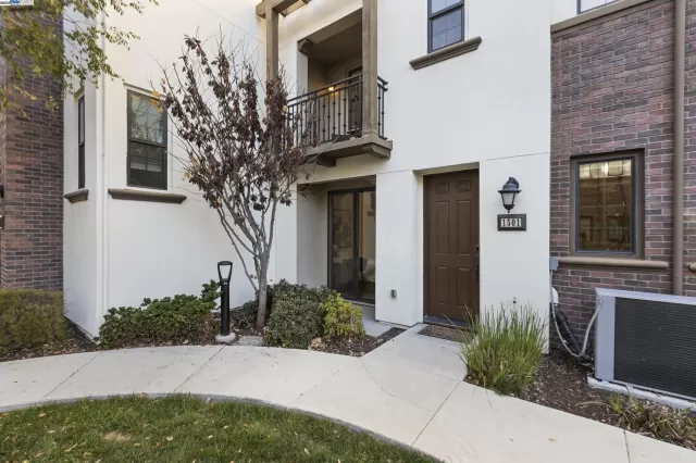 MLS: 41083469 Condo For Sale