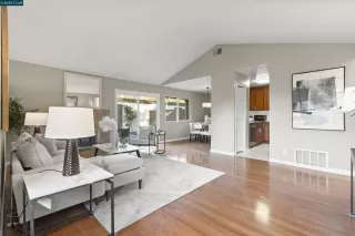 Photo #4: 41083698 Listing