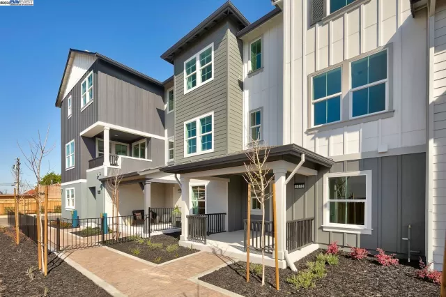 MLS: 41083757 Condo For Sale