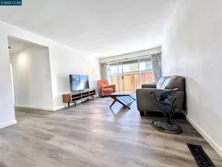 Photo #5: 41083793 Listing