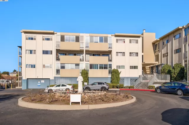 MLS: 41084076 Condo For Sale