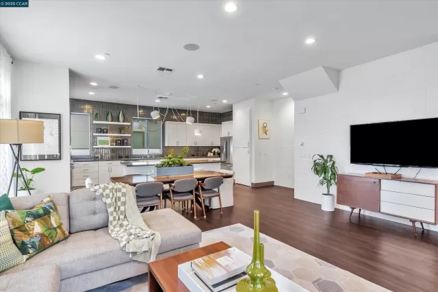 MLS: 41084194 Condo For Sale