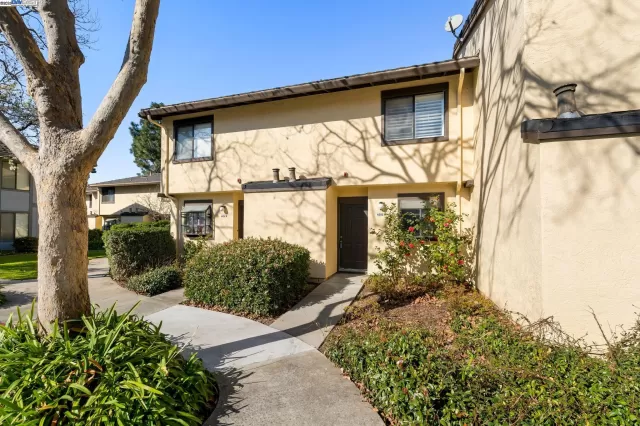 MLS: 41084195 Condo For Sale