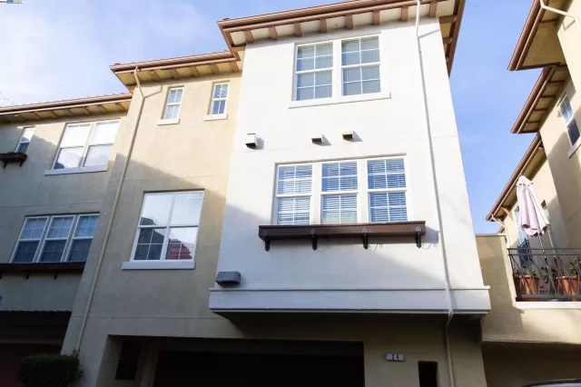 MLS: 41084275 Condo For Sale