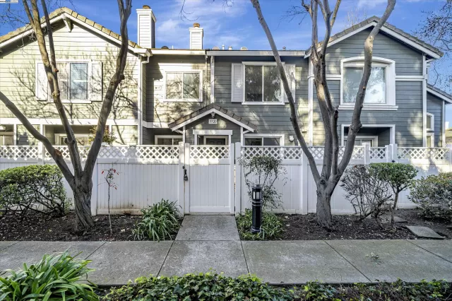 MLS: 41084378 Condo For Sale