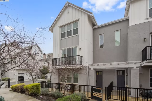 MLS: 41084513 Condo For Sale