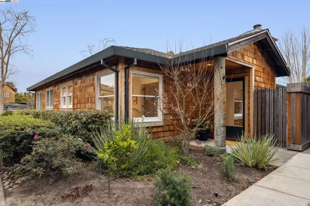 MLS: 41084688 Condo For Sale