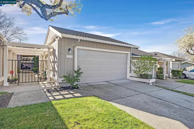 MLS: 41084866 Condo For Sale