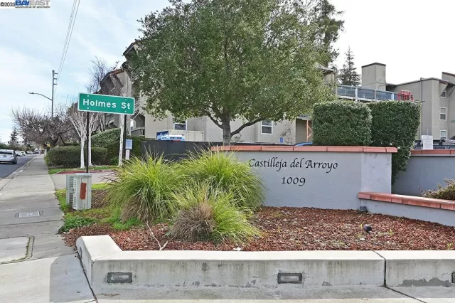 MLS: 41085320 Condo For Sale