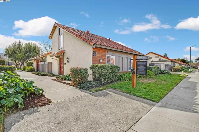 MLS: 41085487 Condo For Sale