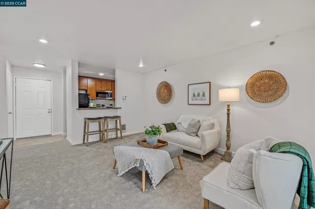 MLS: 41085692 Condo For Sale