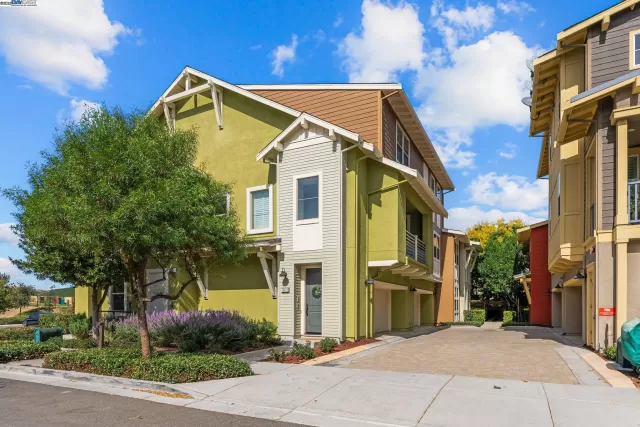 MLS: 41085823 Condo For Sale