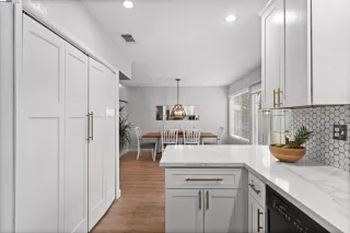 Photo #6: 41085904 Listing