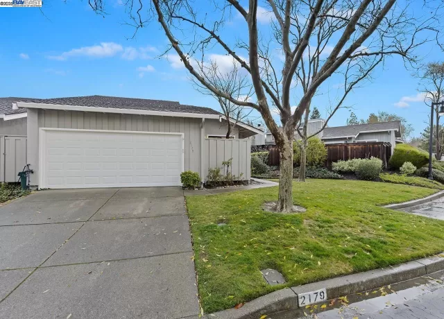 MLS: 41085912 Condo For Sale