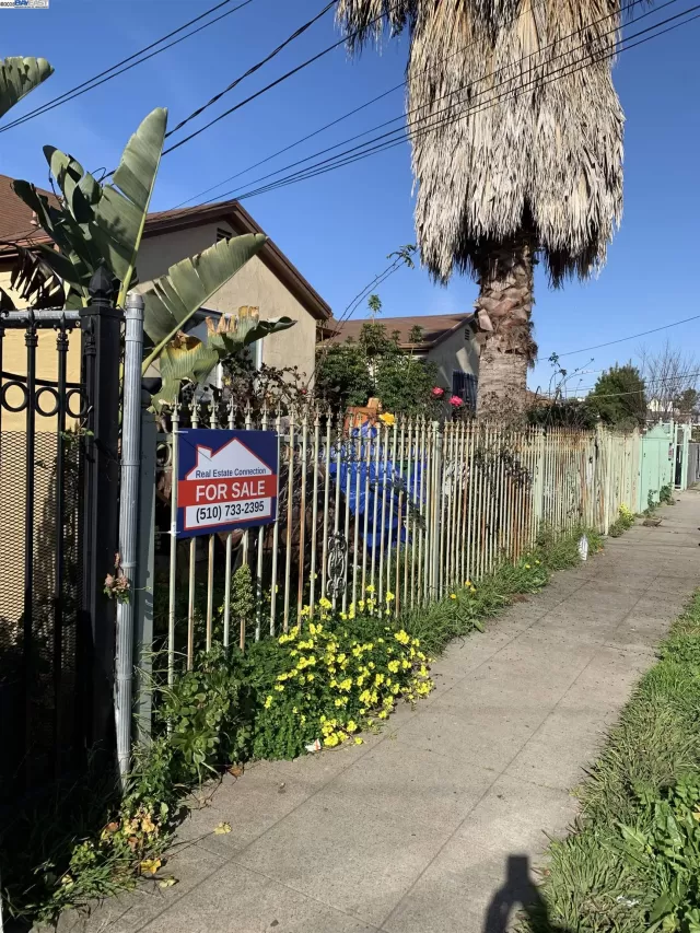 MLS: 41086139 Condo For Sale