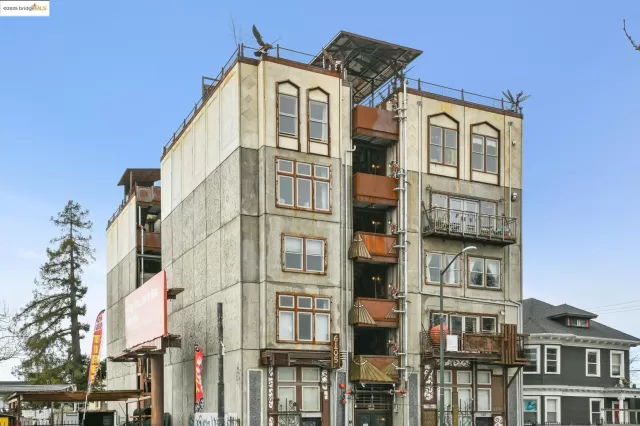 MLS: 41086304 Condo For Sale