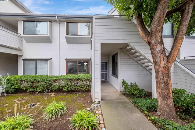 MLS: 41086591 Condo For Sale