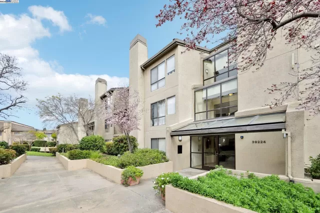 MLS: 41087446 Condo For Sale