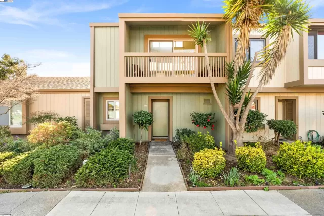 MLS: 41087928 Condo For Sale