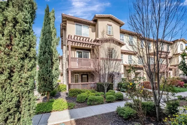 MLS: 41088170 Condo For Sale