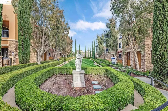 MLS: 41088233 Condo For Sale