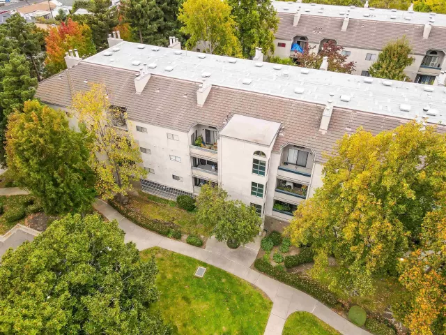 MLS: 41088272 Condo For Sale