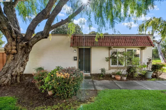 MLS: 41088610 Condo For Sale