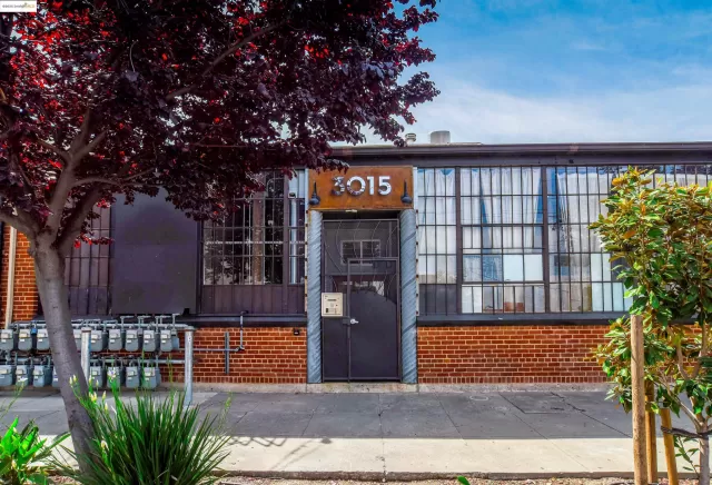 MLS: 41088615 Condo For Sale