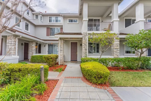 MLS: 41088787 Condo For Sale