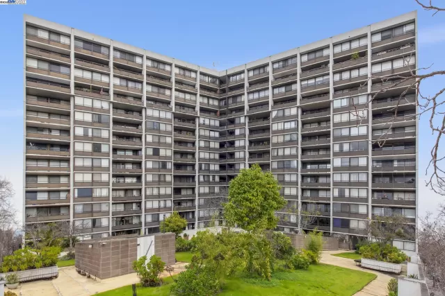 MLS: 41089278 Condo For Sale