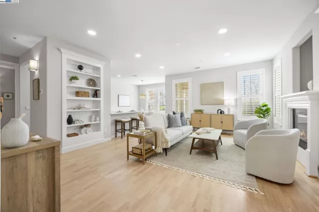 MLS: 41089362 Condo For Sale