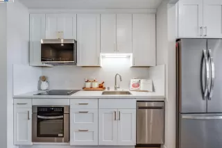 More Details about MLS # 41089404 : 2615 TELEGRAPH AVE # 303