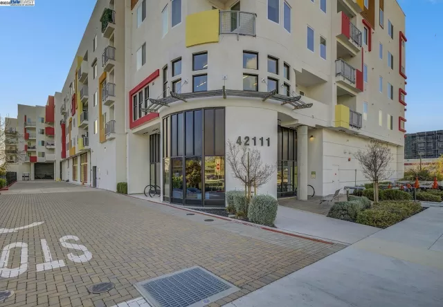 MLS: 41089481 Condo For Sale