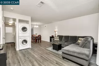 Photo #2: 41089600 Listing