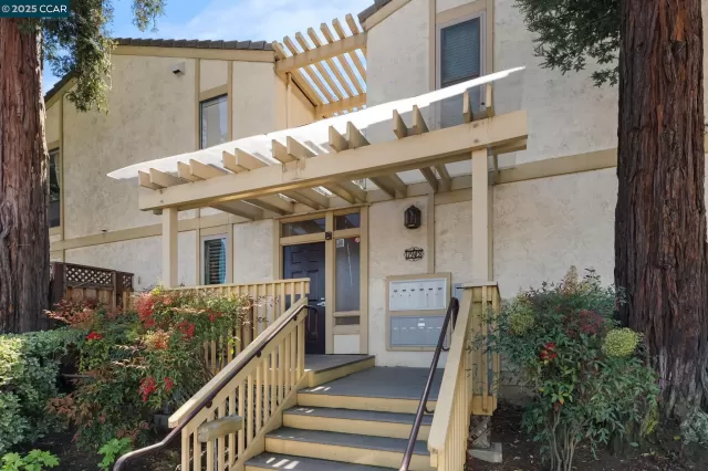 MLS: 41089692 Condo For Sale