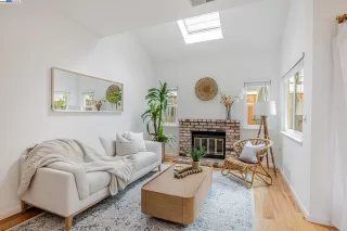 More Details about MLS # 41089707 : 3881 VINE ST