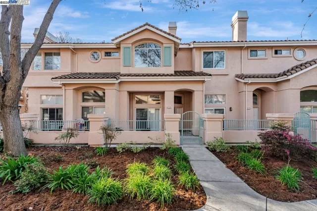 MLS: 41089999 Condo For Sale