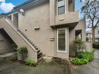 Browse active condo listings in WATERFORD NEWARK