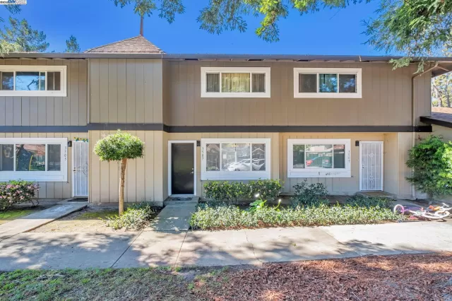 MLS: 41091299 Condo For Sale