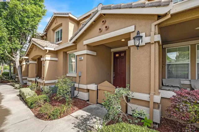 MLS: 41091690 Condo For Sale