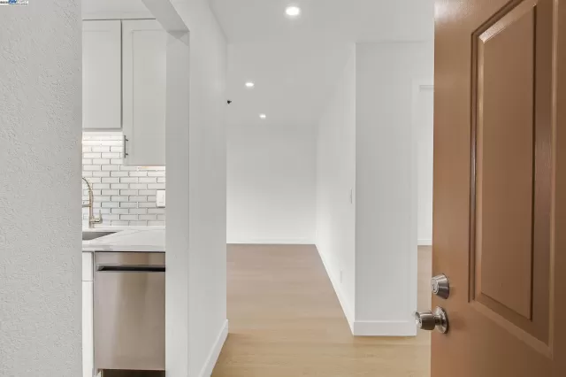 MLS: 41092192 Condo For Sale