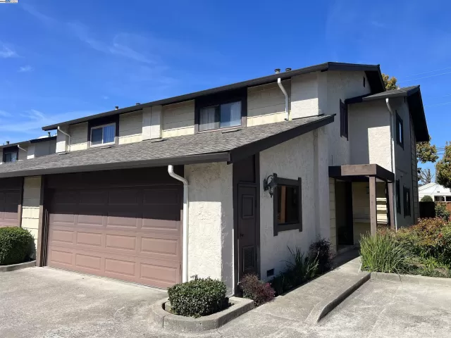 MLS: 41092502 Condo For Sale