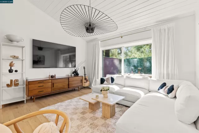 MLS: 41092908 Condo For Sale