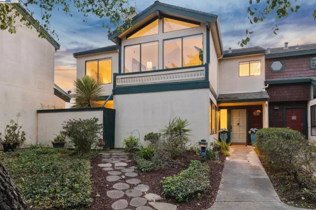 MLS: 41093367 Condo For Sale